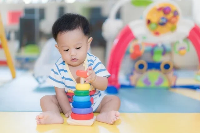 bebê com 9 meses