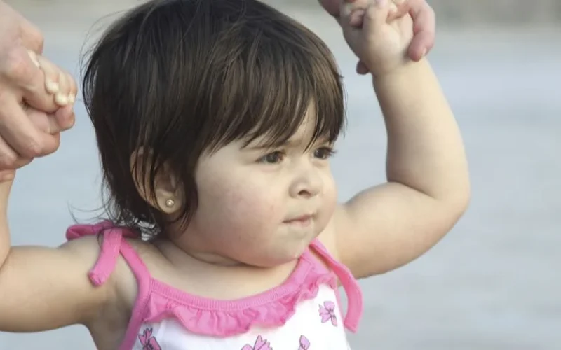 imagem mostra um bebê